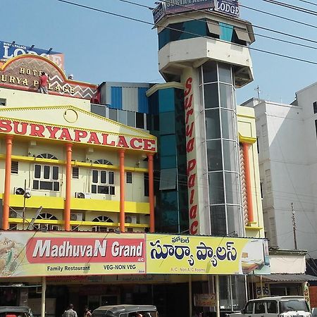 Hotel Surya Palace Kottagudem Kültér fotó
