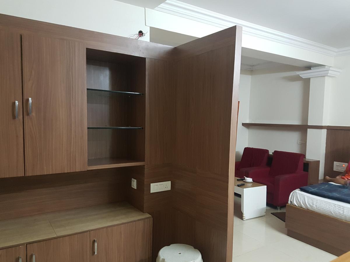 Hotel Surya Palace Kottagudem Kültér fotó